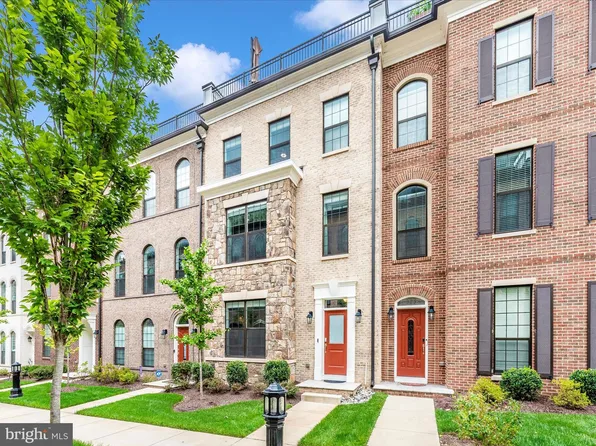 521 Triggerfish Dr, Oxon Hill, MD 20745