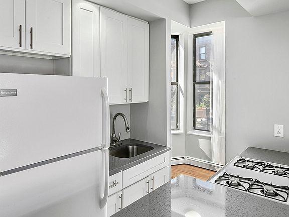 3rd image of 440 Nostrand Ave