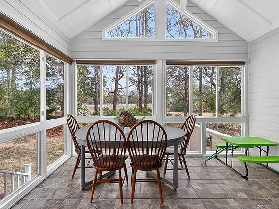 2nd image of 1033 Mayflower Rd NE