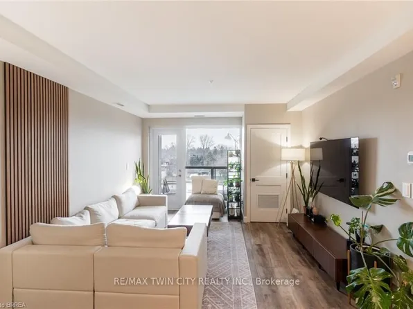 34 Norman St #412, Brantford, ON N3R 2Y1