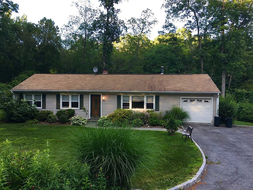 1st image of 7 Woodland Dr