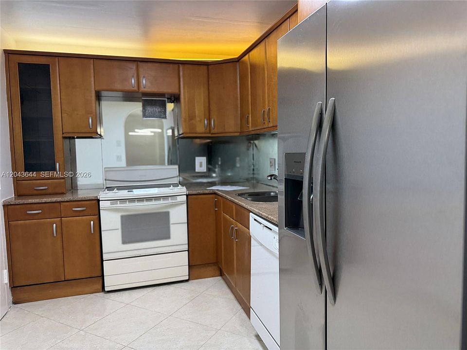 1st image of 400 Kings Point Dr APT 411