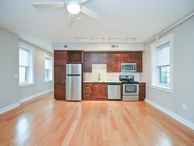 515 E 12th St #4 — Photo 2