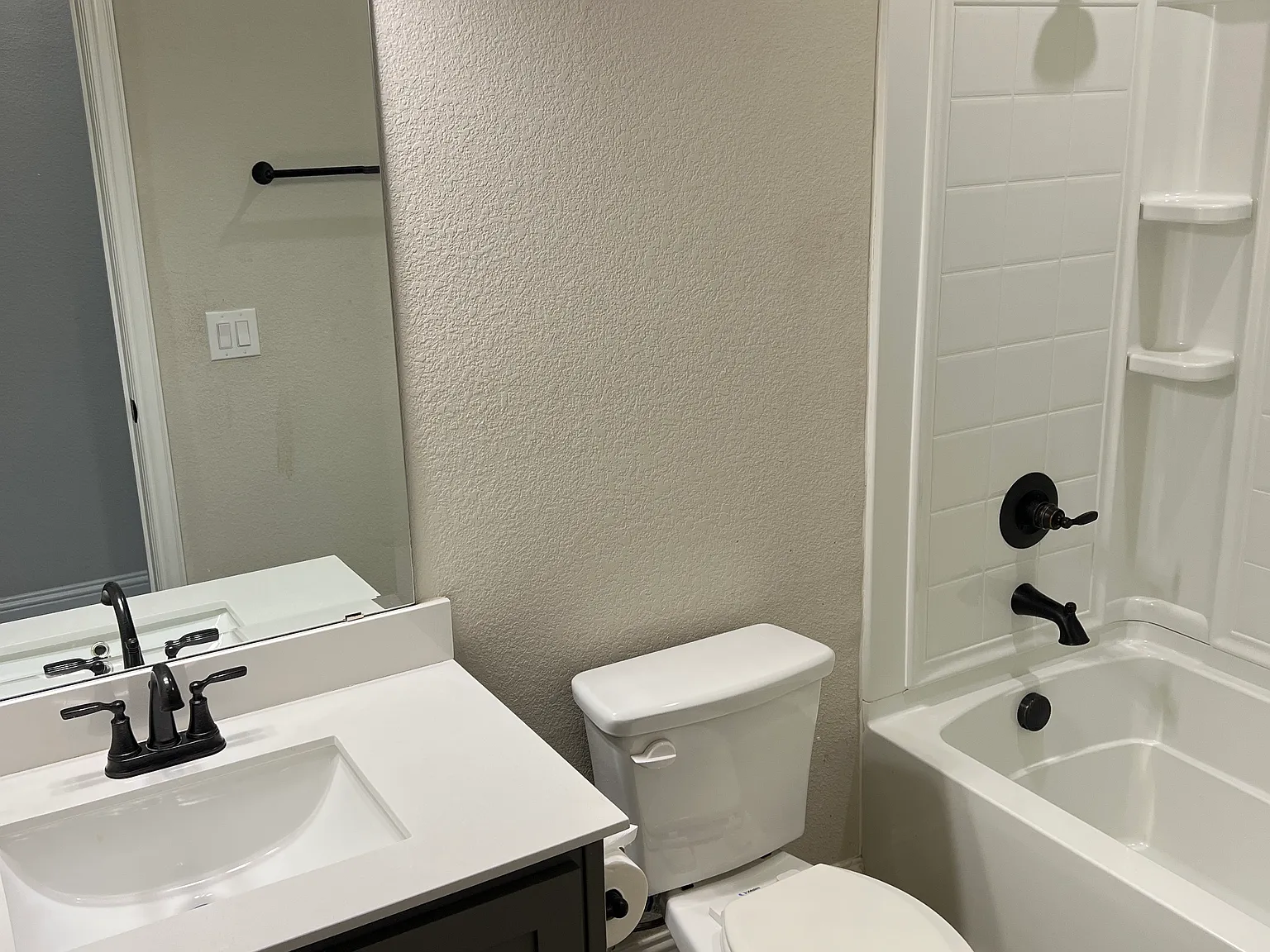 4 bed, 2044 sqft, $2,300 — Photo 4