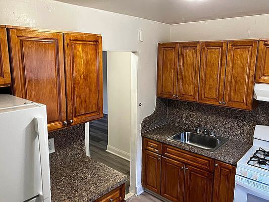 1st image of 125 Highland Ave #1B