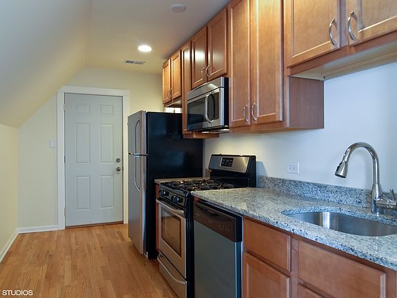 3rd image of 2616 W Cortland St #3
