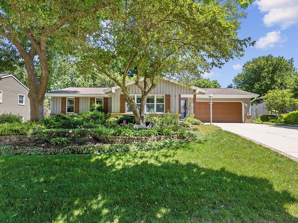 1st image of 750 Crestwood DRIVE