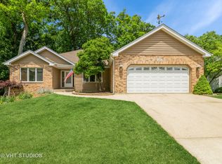 421 Windham Trl, Carpentersville, IL
