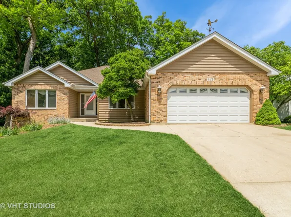 421 Windham Trl, Carpentersville, IL 60110