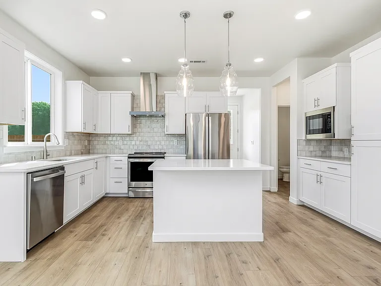 1057 SE Garrison Village Way — Photo 14