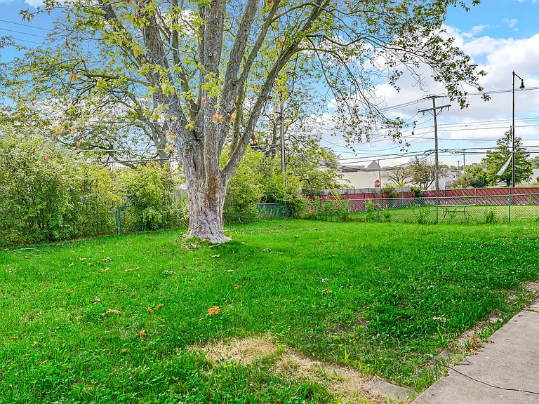 22243 Karlov Ave — Photo 17