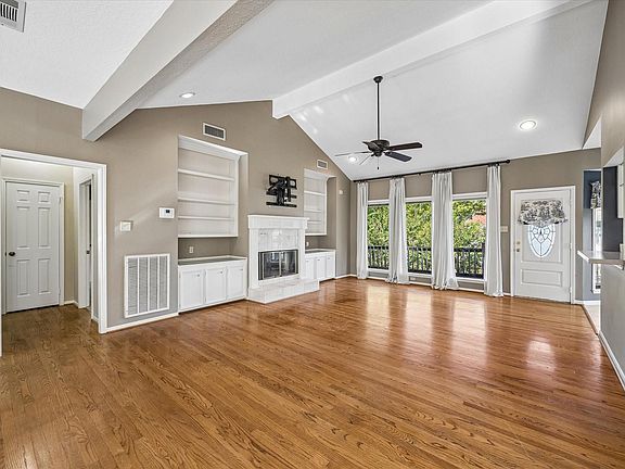3rd image of 114 Lakeside Dr