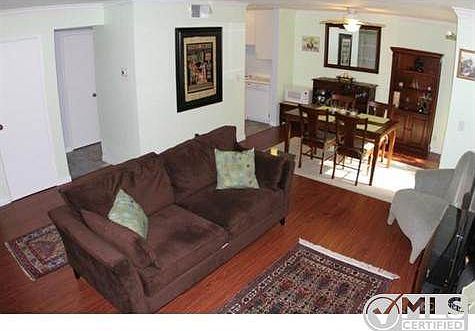 5th image of 22109 Burbank Blvd Unit 1