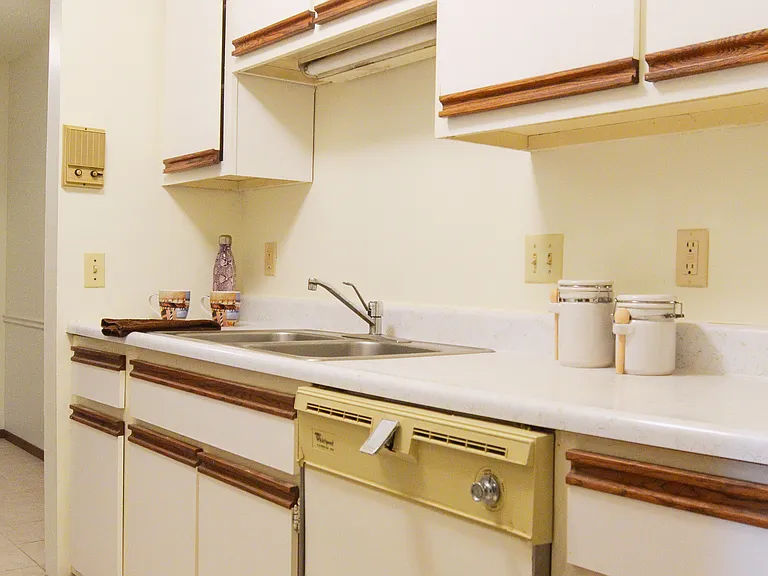 Cambridge Woods Apartments — Photo 29