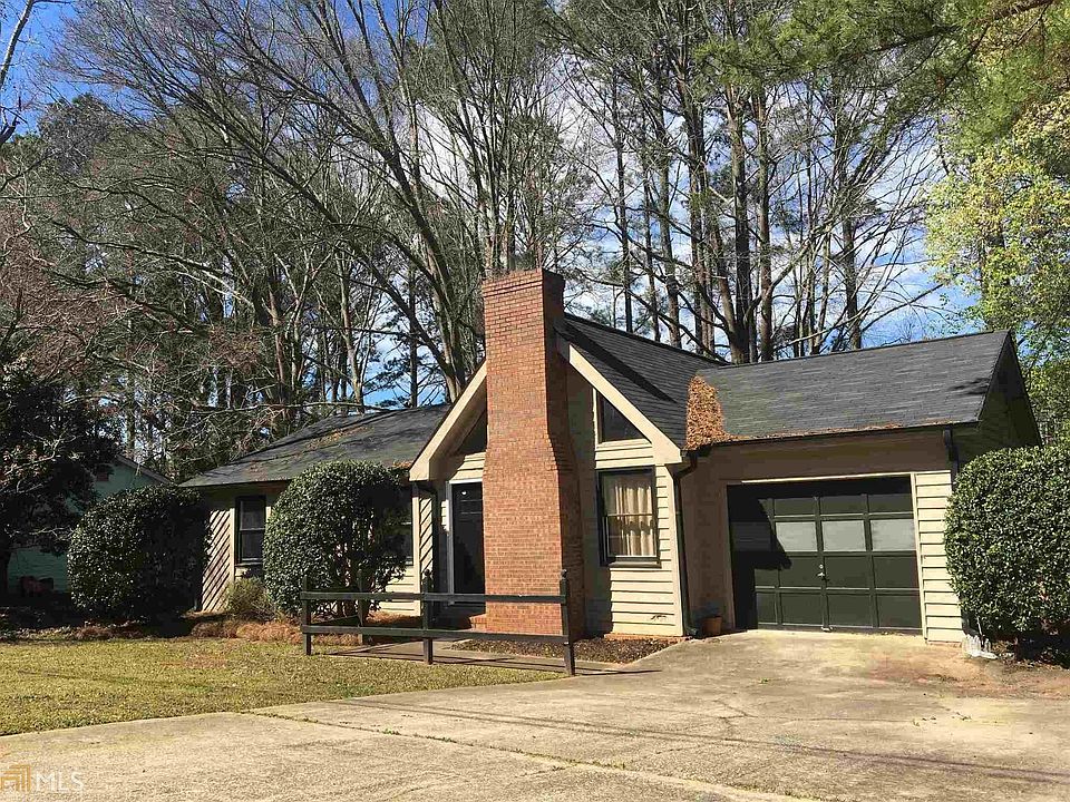 1st image of 414 Willow Ct SE #18