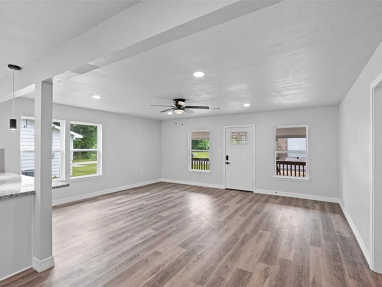 524 Dunnam Ave — Photo 4
