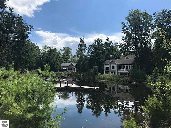 3rd image of 5 Frog Pond Dr