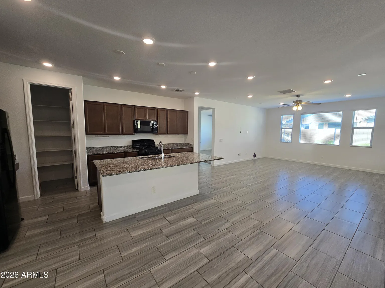 3 bed, 3.0 bath, 2192 sqft, $2,595 — Photo 4