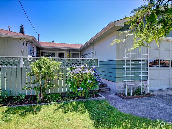 3rd image of 1521 NE 10th Avenue