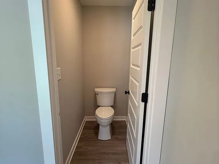 815 Whitehall Rd — Photo 16