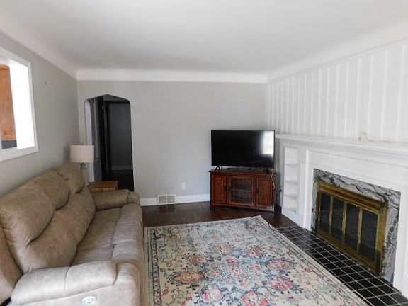 5th image of 2167 Anita Ave