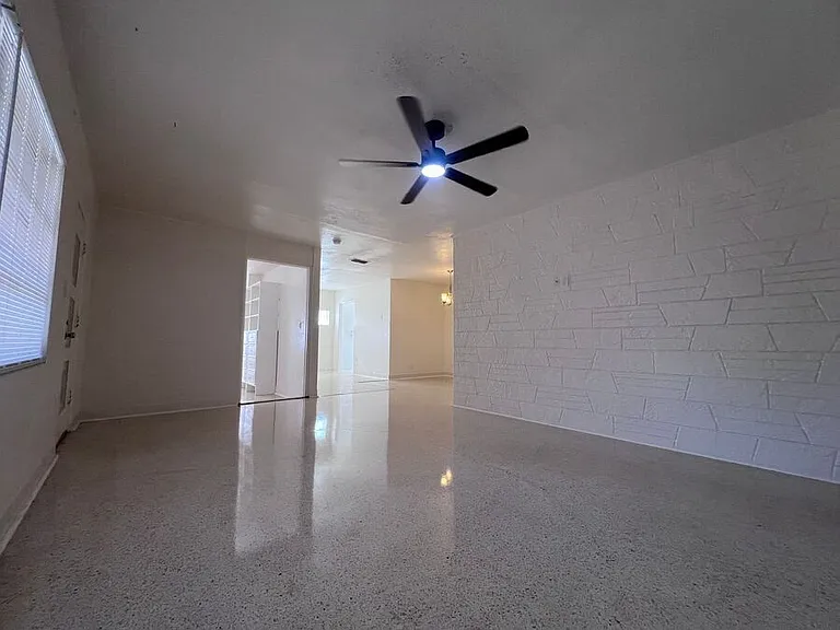 2525 Maple Ave — Photo 3