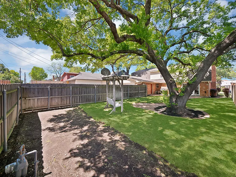 1427 Stagecoach Dr — Photo 36