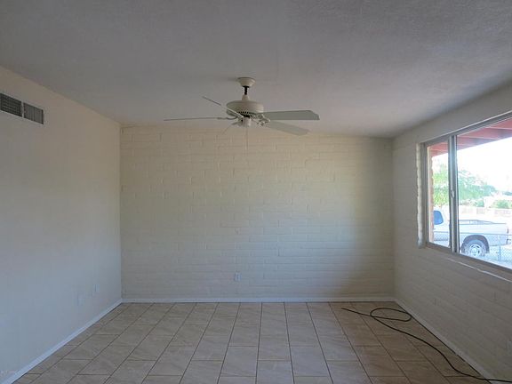 5th image of 4008 E Frankfort Sv