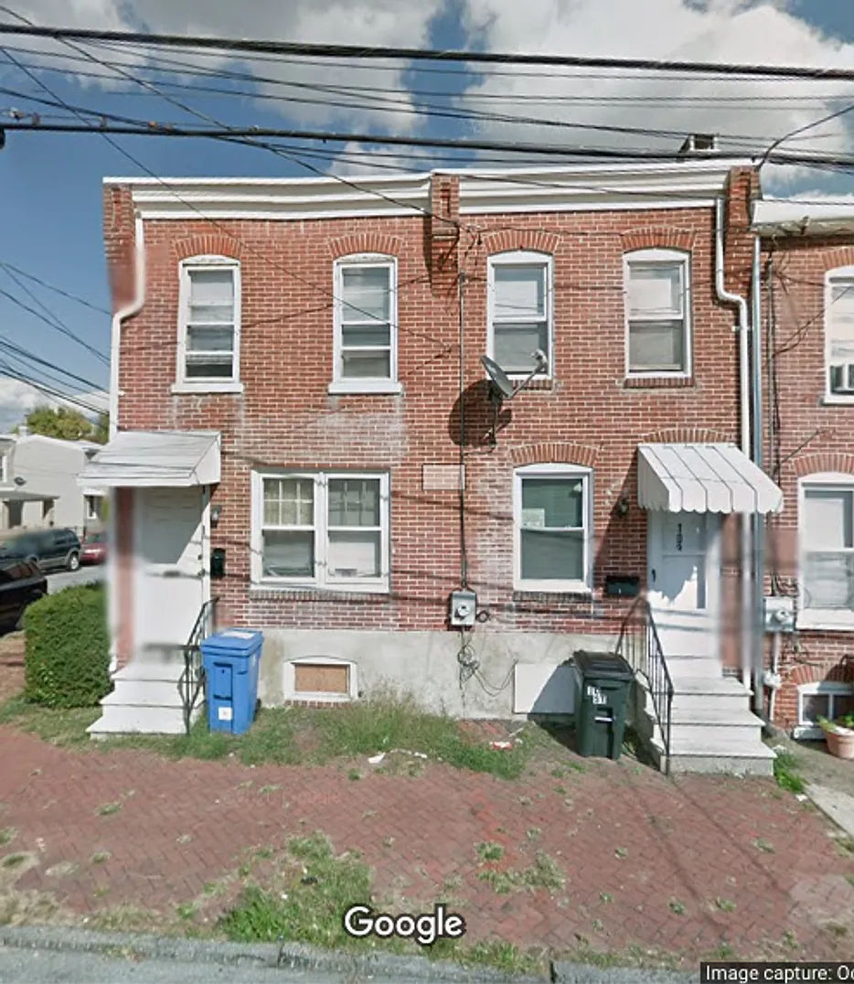 3 Bedroom 1 1/2 bath townhouse — Photo 1