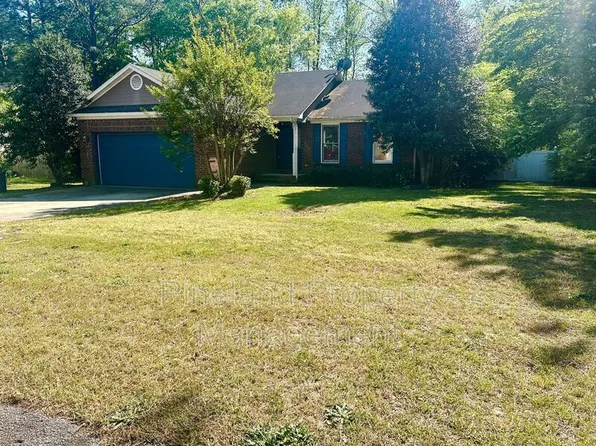 107 Whitechapel Ln, Raeford, NC 28376