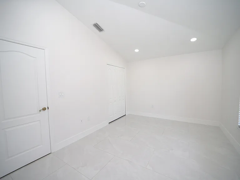 23146 Ambassador Ave — Photo 23
