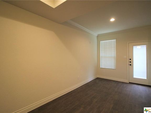 5th image of 316 Untermaier St