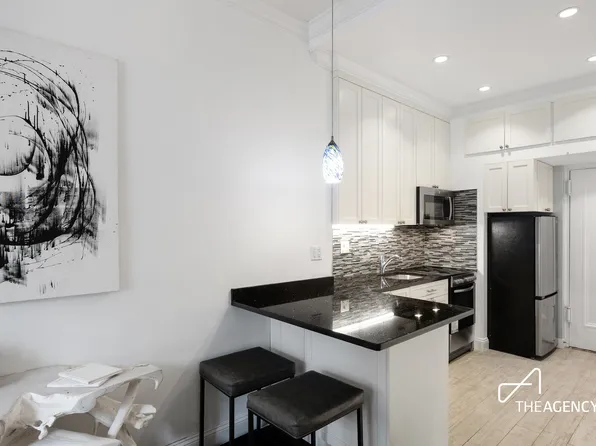 305 East 83rd Street image 5 of 10