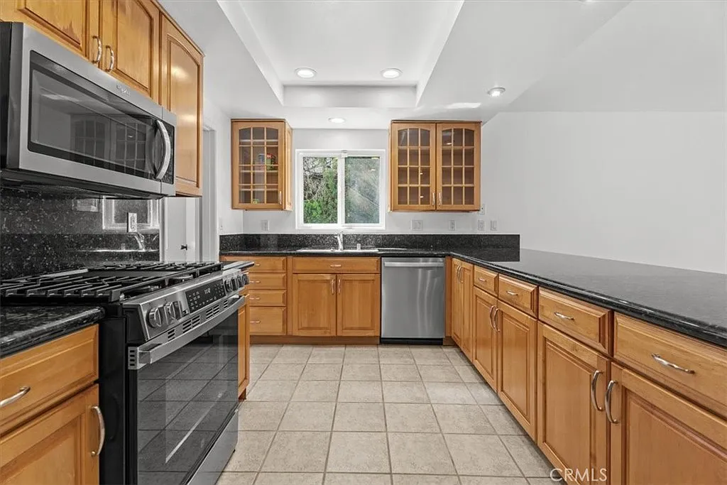 4 bed, 2044 sqft, $6,700 — Photo 3