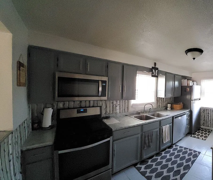 1517 27th St NE photo 1