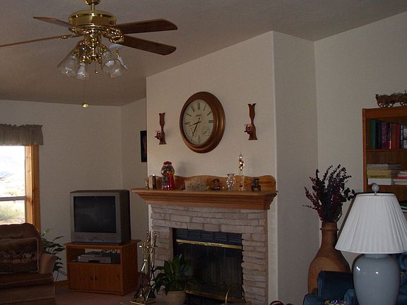 Living room/ wb fireplace