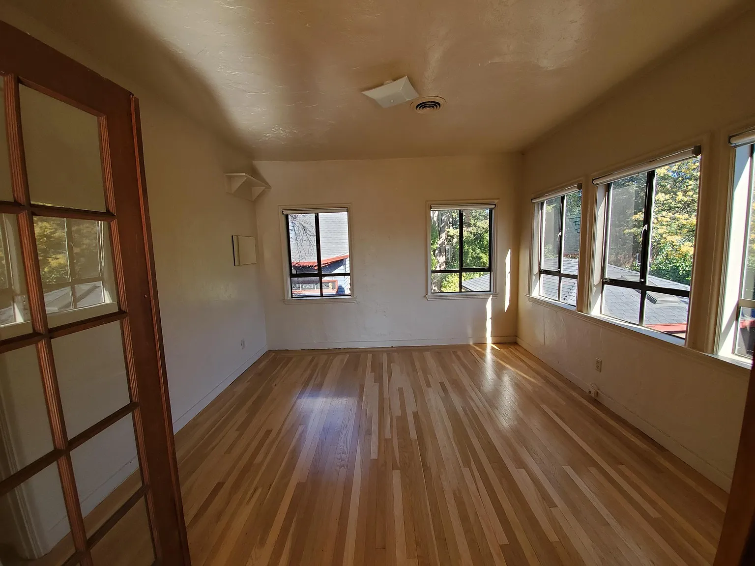 2 bed, 1054 sqft, $3,250 — Photo 4