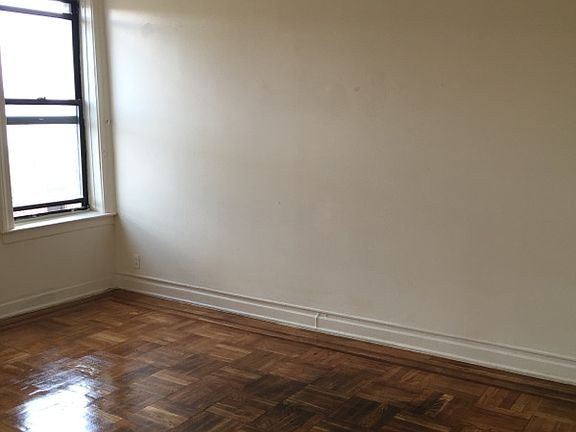 4th image of 3044 34th St #3A