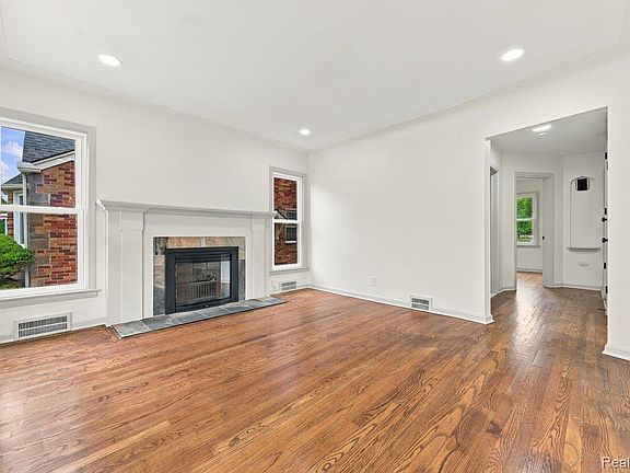 4th image of 18410 Mark Twain St