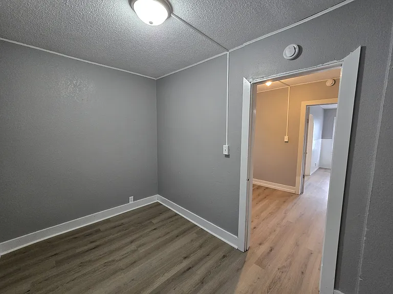 425 Glenwood St — Photo 15