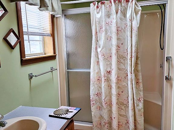 4th image of 638 Fresh Pond Ave Unit 364