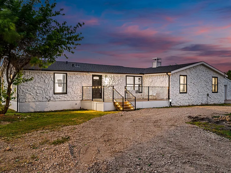303 Jeanne Ln — Photo 42