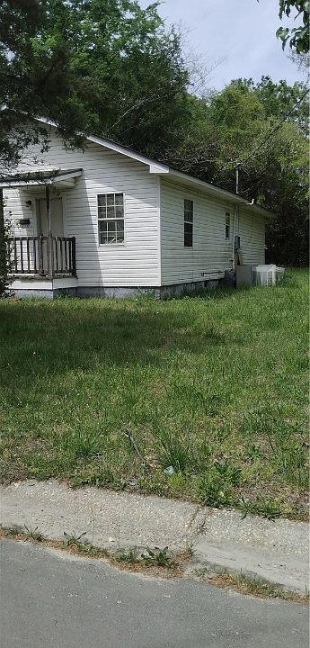 2nd image of 702 Weiss Ave