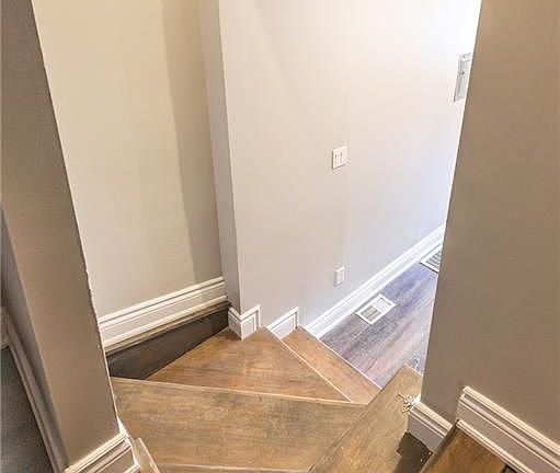 2nd image of 70 Victoria Ave S #2