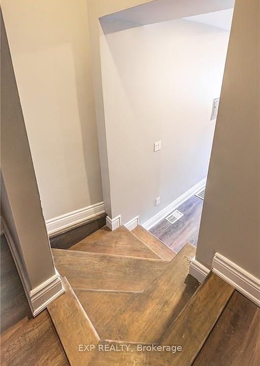 1st image of 70 Victoria Ave S #2