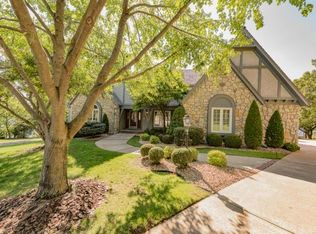 4100 NE Edgewater Ct, Lees Summit, MO 64064