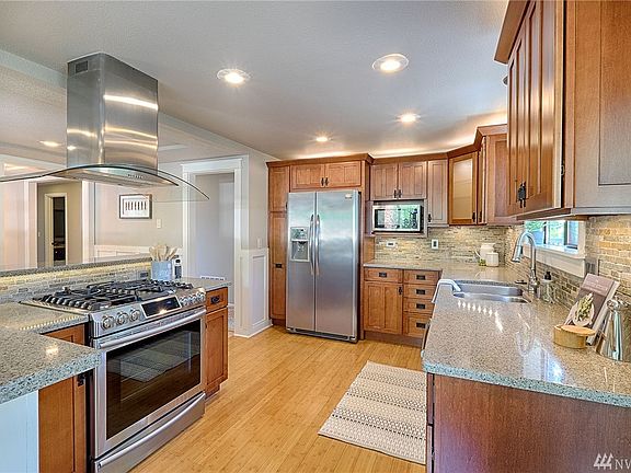 5th image of 3301 28th St SE