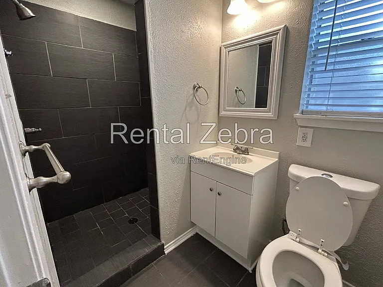 6005 Lindy Ln — Photo 9