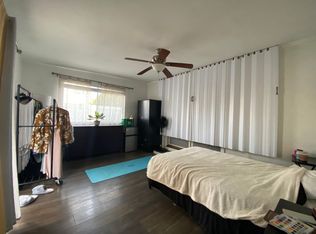18741 Victory Blvd #6, Reseda, CA 91335