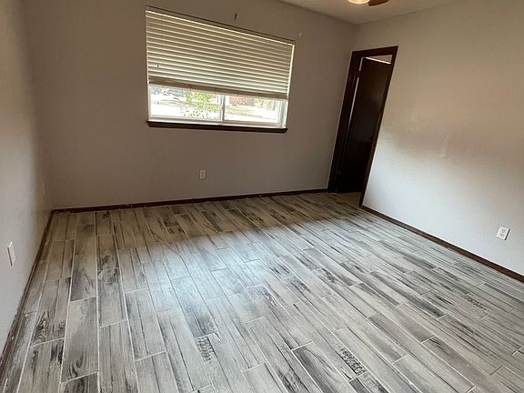 4th image of 1000 Cottonwood Dr